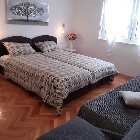S Pogledom Na - Nada Apartamento *