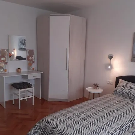 S Pogledom Na - Nada Apartamento Pula