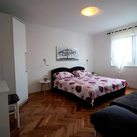 Apartment S Pogledom Na - Nada