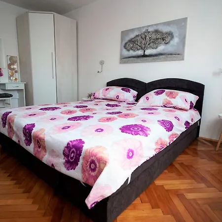 Apartment S Pogledom Na - Nada