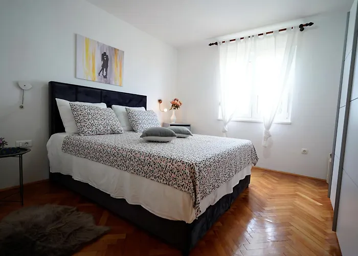 S Pogledom Na - Nada Appartement