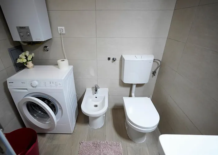 S Pogledom Na - Nada 아파트 풀라